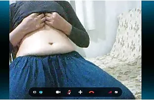 Geh durch den laden, unser held sieht ein schönes Russisches Mädchen, das kein Höschen tragen kann, weil Ihr Arsch zu hoch ist. Ein Freund half Ihr dabei und gab frauen sex pferd Ihr dann aus Freundlichkeit die Freude am sex und am rummachen.