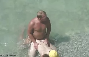 Pinocchio die reichen haben die Möglichkeit, einen Urlaub mit zwei schönen Frauen zu organisieren. Er kam mit einer Damen zurück, gehen Sie mit Ihnen auf dem Sprung. Dann der andere Freund, um seine würde in den Mund zu stecken und weil er kann. Der nächste Schritt ist sex mit drei! zwei frauen sex