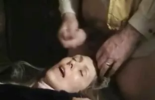 Drei nette, brechen die Langeweile in einer Dose. Lesben haben Spaß, lachen und scherzen, aber sofort werden Sie aufgeregt und beginnen, Ihre vagina zu lecken, Ihre Klitoris zu beißen und Ihre Brüste zu streicheln. Kurz gesagt, die Gruppe, die ein Mädchen Spaß haben, und zwei Ihrer Freunde einen Scheck. Sie reife frauen und sex müssen Mädchen drin haben.