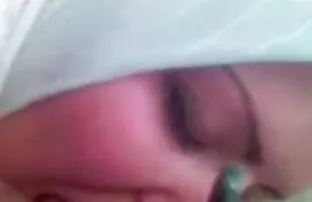 Gesehen ein paar dieser Niedlich, sex haben, ohne Schnüre angebracht, Fragen Sie sich, wie angemessen für einen Mann in einem zerbrechlichen Mädchen. Der Mann legte Schönheit auf den Rücken und Drang absichtlich mit der Absicht und voller konzentrierter junge frauen sex hammer seine schöne Freundin aus dieser position vollständig in die tiefen des Augenblicks ein. Süß Sie hat auch keine Schulden, und der Letzte Fall, der Mann kritzeln blowjob.