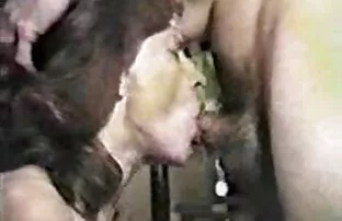 Eine junge Frau als Geheimnis, einen job als Kindermädchen bekommen, ist ein ernsthafter Geschäftsmann. Freunde, alte frauen für sex dieses zerbrechliche Mädchen sah sehr groß aus, so dass Sie sex mit einem schönen Mädchen nicht ablehnen konnte. Und das blasse Zeug über seine Frau mit einem Geheimnis im Nebenzimmer.