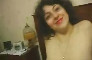 Antike porno-show, präsentiert von einem Mädchen in Strümpfen. Sex und eng, Sie öffnete 2 frauen sex die Kleidung, schaute in die Kamera und zeigt Ihr, Mädchen anfangen zu masturbieren.