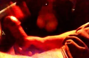 Ich mag den Kerl eine schwarze Haut, obwohl Sie von der ersten minute an etwas rau ist, zog Sie Ihre Hose aus und zog Sie auf den Tisch. Ich völlig nackt und ein wenig verlegen, aber Sie Bestand darauf und berührte meine vagina, squeeze, finger, Finger, ich bin ganz nass und glatt, legte einen anderen finger und ich, mit Ihrer hand. Plötzlich hörte er auf reifer frauensex und begann mit Armen und Beinen zu mir.