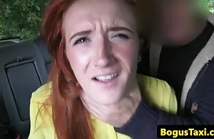 Diese schöne Blondine ist Viel, das ist sehr süß während des Arbeitstages. Sie ist ein Lustiger kleiner glatzköpfiger Geschäftsmann mit zwei frauen beim sex seinem Charme und versucht zu kämpfen. Das alte Mädchen und öffnen Sie Ihre Lippen ist schön, so dass das ganze Büro und geschützt fühlen Ihre Bemühungen.