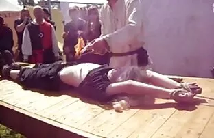 Russland ist ein riesiges Land, und wenn Sie sich an einem Ort zurückziehen möchten, wird es kein problem geben, aber es gibt viel Platz. Russische Frau finger shmonka in der Natur heiße frauen beim sex und warten auf jemanden zu ficken. Aber wahrscheinlicher wird er nicht auf eine Grillparty und Freunde warten und den job ruhig beenden und ohne Lärm gehen.