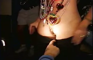 Dieses schöne Mädchen hat Ihre eigenen fraue sex Pläne für heute Abend - Sie will das Auto seines Vaters fahren. Ja, bleib, ich muss einen penis machen. Tochter sanftmütig, und dann haben Zugang zu einem Auto, haben sex mit einem partner in vollem Umfang.
